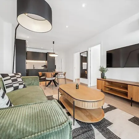 Charming & Modern 4br Apartment
