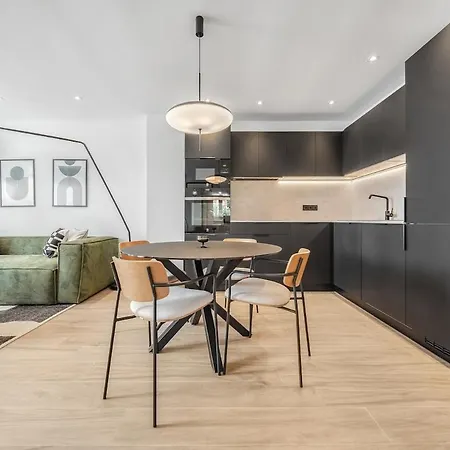 Charming & Modern 4br Μαρμπέλλα