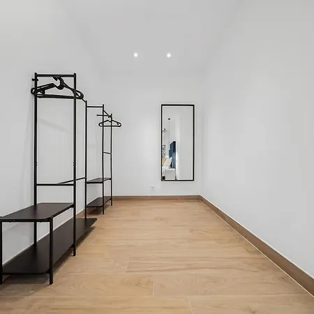 Charming & Modern 4br * Μαρμπέλλα