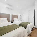 Charming & Modern 4br Apartmán