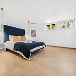 Charming & Modern 4br